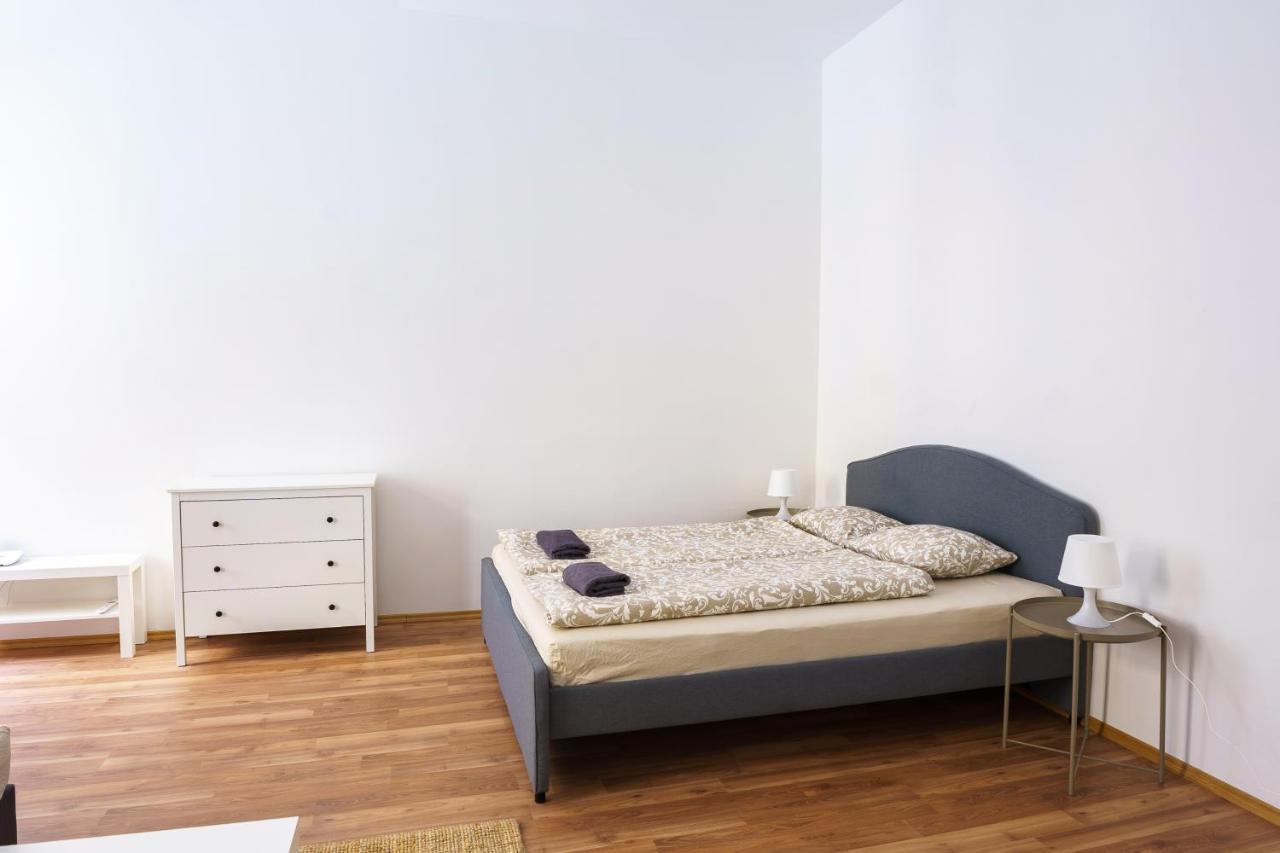 Apartment 1090